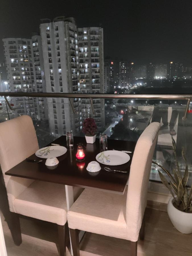 The Forest Stays-Luxury Studio Apartment In Noida Exterior foto
